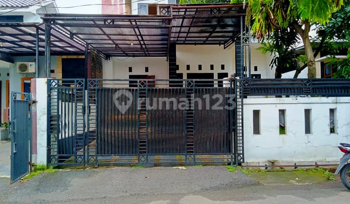 Rumah 2 Lantai Bagus Siap Huni Lokasi Strategis