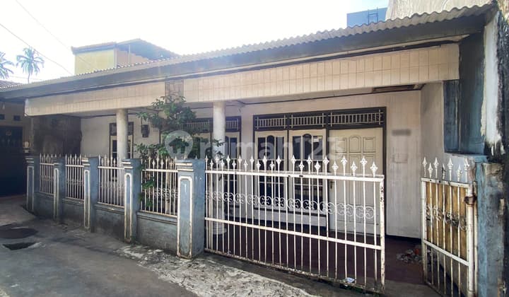 Nice 2-Story House, Strategic Location in the Center of Cianjur City
