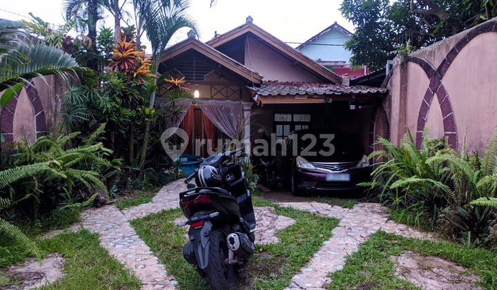 Rumah Bagus Pinggir Jalan Halaman Luas Siap Huni Full Furnish