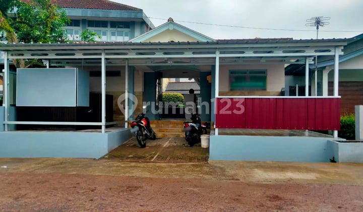 Kost 8 Doors Strategic Location Suitable for Business