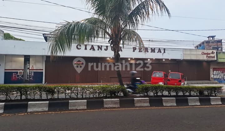 Ruang Usaha Sangat Luas Dan Strategis di Pusat Kota Cianjur