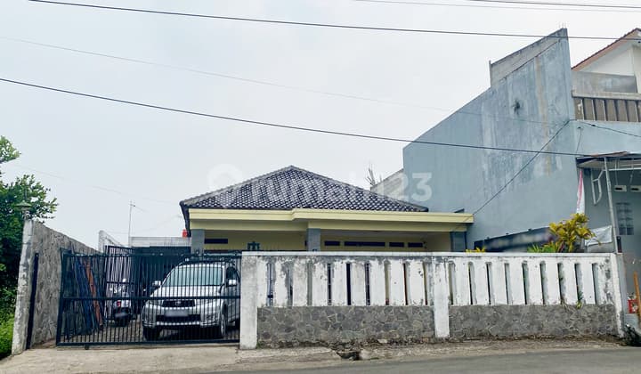 Rumah Bagus Halaman Luas Siap Huni Dekat Pusat Kota Cianjur