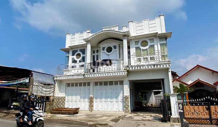 Two-Story Ready-to-Occupy House + 2 Shophouses Near Cianjur City Center