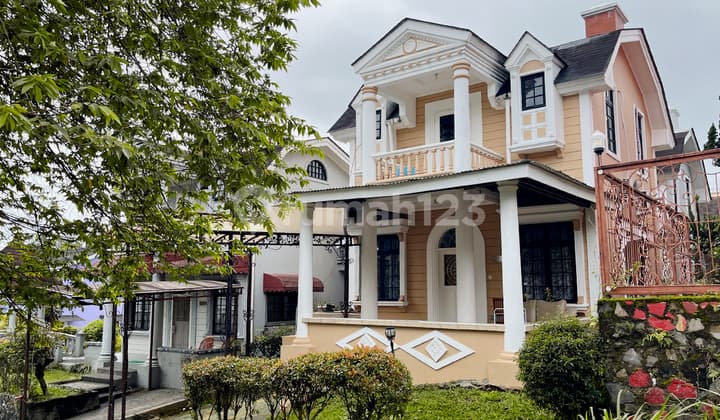 Villa Nyaman 2 Lantai – Desain Modern & Lokasi Tenang