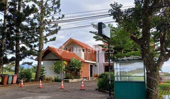 Ruang Usaha Full Furnish dengan Pemandangan Asri di Cianjur