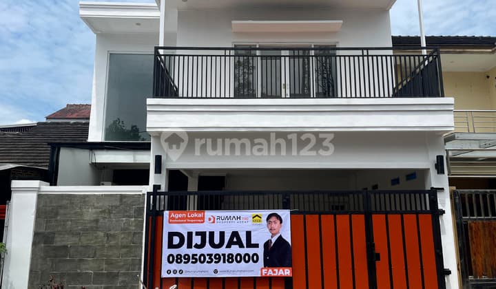Rumah 2 Lantai Siap Huni Lokasi Strategis, Desain Elegan!