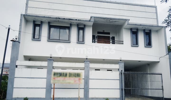 Contemporary 2.5-Storey House Ready to Occupy in the Center of Cianjur City