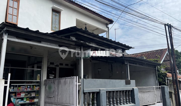 Rumah 2 Lantai Nyaman & Strategis – 3 Kamar Tidur