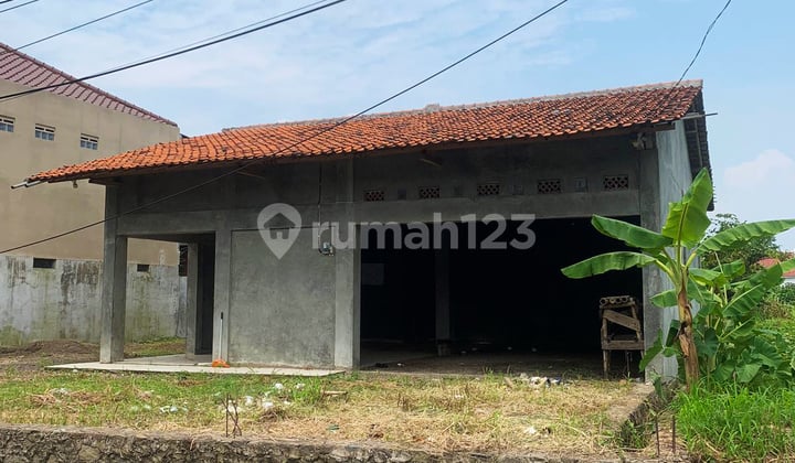 Kios Dengan Tanah Sangat Luas Cocok Untuk Usaha Lokasi Strategis
