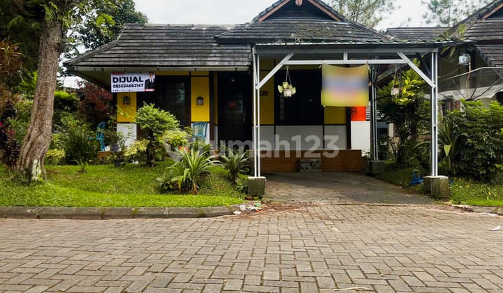 Villa Siap Huni Kondisi Bagus Udara Segar dan Asri di Kota Bunga