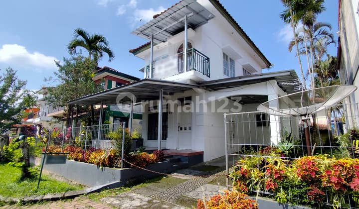 Villa Mewah dan Luas di Villa Kota Bunga Cipanas