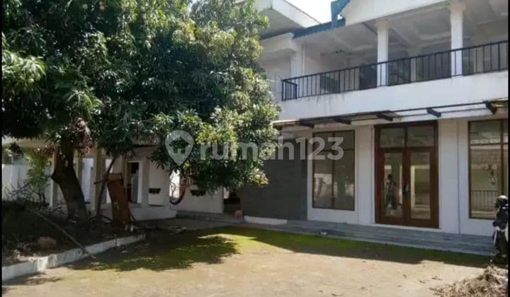 Rumaj 2 lantai siyab humi di Solo