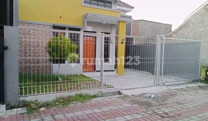 Rumah Bagus Siap Hunistartegis Tengah Kota Sumber Solo. Rumah Bagus Siap Hunistartegis Tengah Kota Sumber Solo.