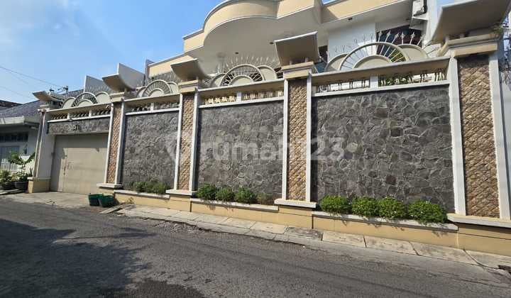 Rumah Mewah Megah 2 Lantai di Kawasan Exclusive Solo