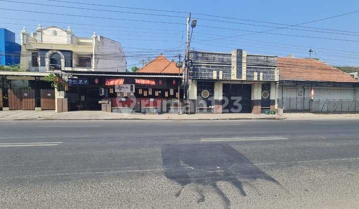 Rumah Lawas Strategis Hitung Tanah di Jalan Dr.rajiman Laweyan.