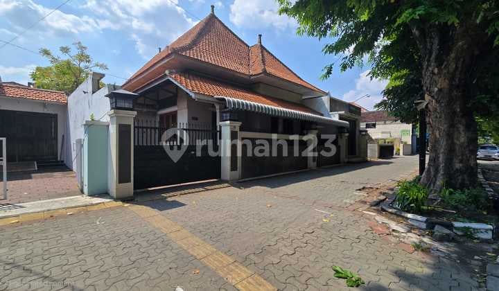 Dijual Rumah Mewah Asri Strategis Pusat Kota di Jalan Kapten Mulyadi Pasar Kliwon, Solo