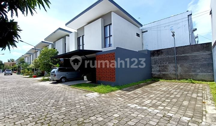 Rumah Bagus Minimalis 2 Lantai Seperti Baru ( Full Furnished ). di Clusted Colomadu.