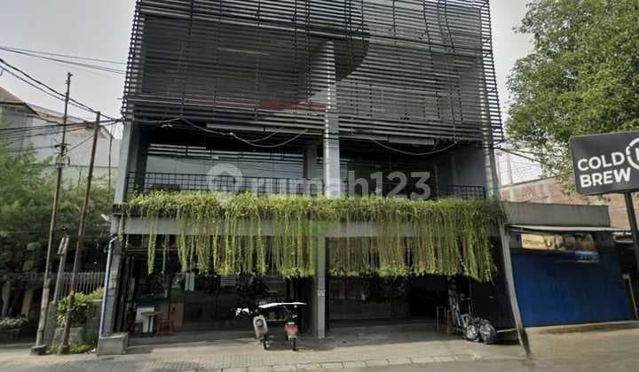 Strategically Located 3-Storey Shop House Near Uns Solo Campus