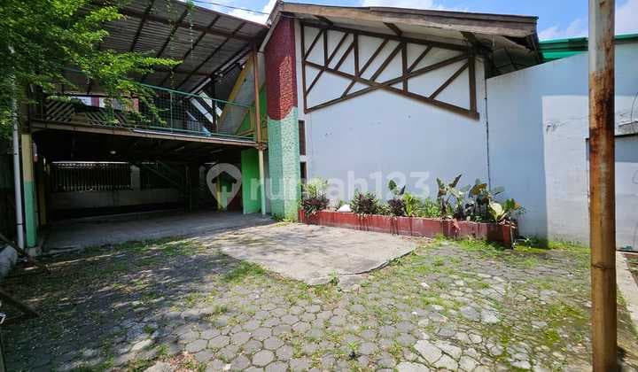 Ruang Usaha Eks Rumah Makan Lokasi Strategis di Sriwedari Solo