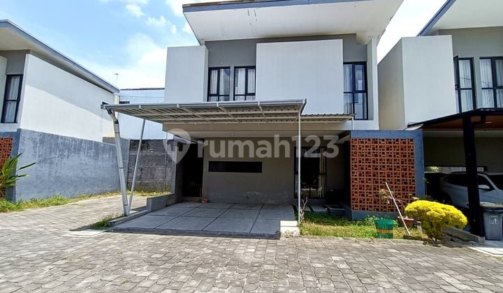 Dijual Rumah Bagus Minimalis 2 Lantai ( Full Furnished ) di Cluster Colomadu!!