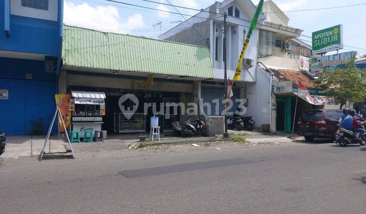 Rumah dan Ruang Usaha Strategis di Jalan Piere Tendean Nusukan Banjarsari, Solo.