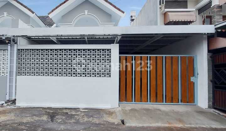 Good House Ready to Live in an Elite Cluster in Solo Baru City Center.