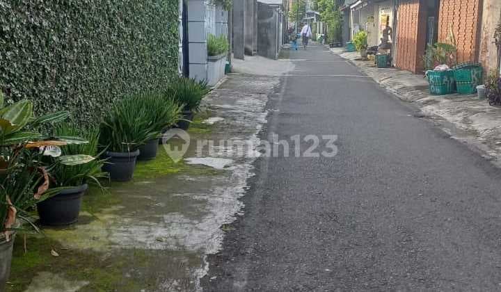 Tanah Bonus Bangunan Ruang Kantor & Gudang Siap Pakai di Manahan