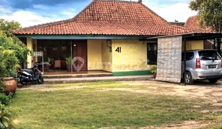 Tanah Pekarangan Bonus Bangunan Rumah di Colomadu