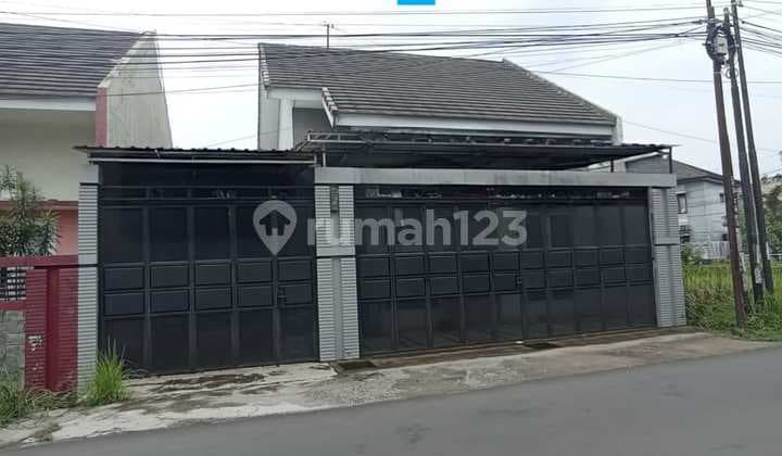 Rumah Bagus Strategis Siap Pakai Cocok untuk Rumah Tinggal/Kantor di Fajar Indah Baturan Colomadu Solo.