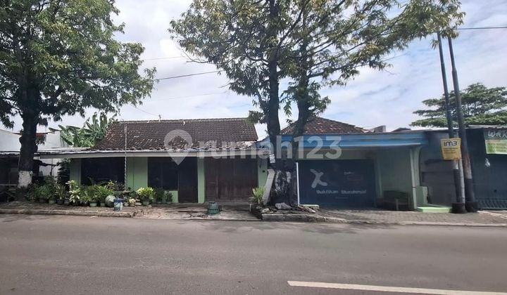 Spacious and Lush House in Gayam, Sukoharjo. Suitable for a Residential Home, Business Space, or Long-Term Property Investment.