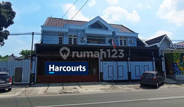 Disewakan Rumah Bagus 2Lantai Semi Furnished Strategis Siap Pakai di Laweyan