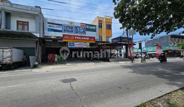Strategic 2-Story Shop House, Location Near Toll Road and Klodran Market, Container Access.