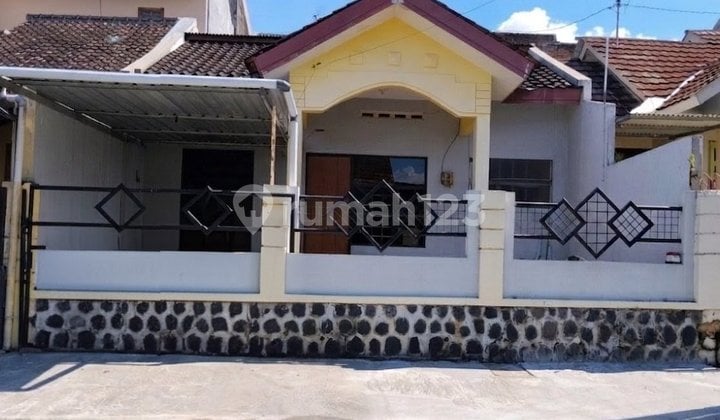 Rumah Nyaman Hanya 5 Menit ke Uns