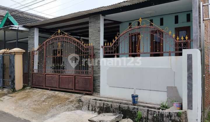 Rumah Bersih Terawat Siap Huni di Lingkungan Perumahan di Mojosongo, Solo