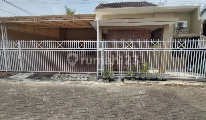 House with Carport for 2 Cars in Baturan, Solo