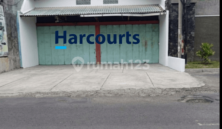 Gudang Sekaligus Tempat Tinggal di Pinggir Jalan Raya Utama