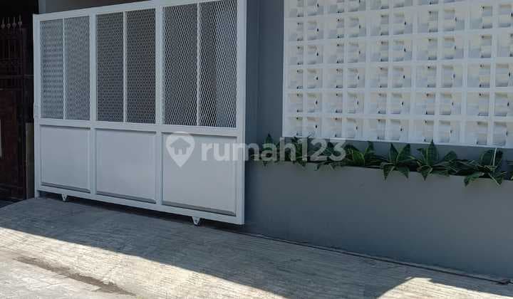 Rumah Baru Cantik Minimalis 1½ Lantai Siap Huni di Perumahan di Solo Baru