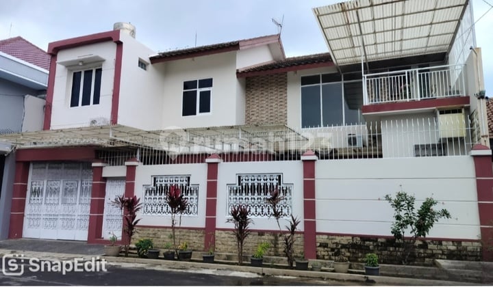 Rumah 2 Lantai Bagus & Bersih Siap Huni di Solo Baru Kondisi Habis Renov & Cat Baru