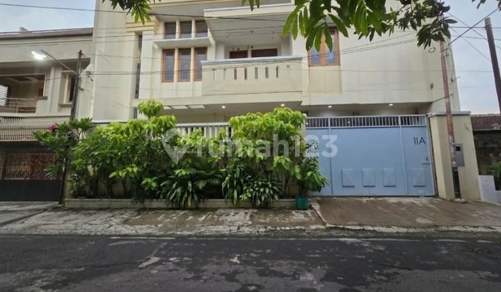 Rumah Mewah 2 Lantai Lokasi Favorit di Manahan, di Selatan Stadion Manahan Solo