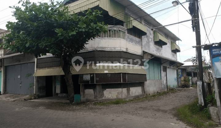 Rumah Hook 2 Lantai bisa untuk Ruang Usaha di Perumahan Favorit Dekat Mall The Park, Solo Baru