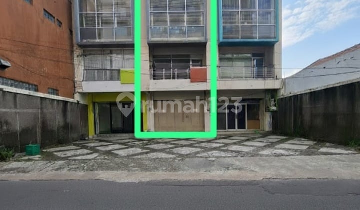 Ruko 3 Lantai Siap Pakai Lokasi Tengah Kota Solo di Manahan