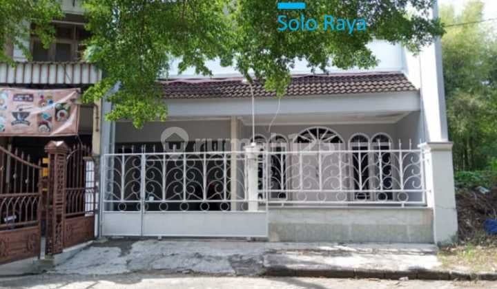 Rumah Bagus 2 Lantai Siap Huni di Perumahan Bergengsi Dekat Mall The Park, Solo Baru