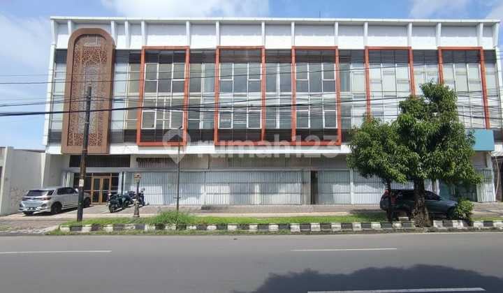 Ruko 3 Lantai Siap Pakai Lokasi Premium Di Jalan Ir. Soekarno Solo Baru