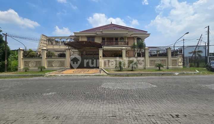 Rumah Mewah 2 Lantai Ala Istana Sultan Crazy Rich Lokasi di Sektor 1 Solo Baru