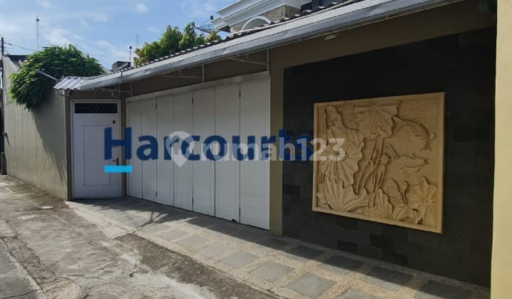 Rumah Mewah Modern Minimalis 2 Lantai di Pusat Kota di Serengan, Solo, Dekat Jalan Veteran dan Yos Sudarso