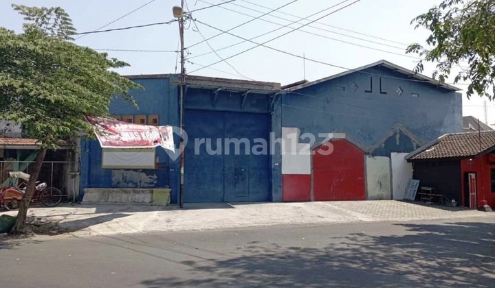 Gudang Bagus Strategis Siap Pakai Dekat Kawasan Niaga Pasar Legi di Banjarsari Solo