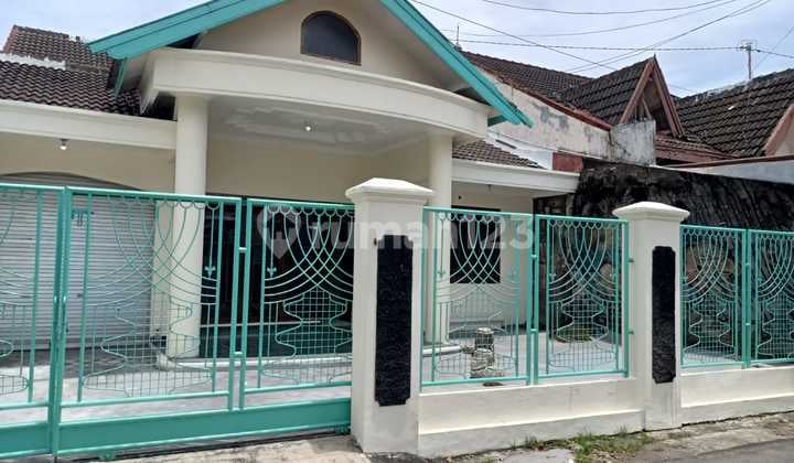 Spacious Ready-to-Occupy House in Manahan, Solo