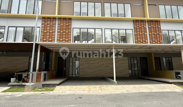 Siap Huni, Rumah, 3 Lantai, HGB, Bebas Banjir