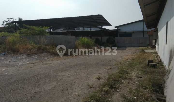 Gudang Cimencrang, Bandung Masuk Truck Tronton