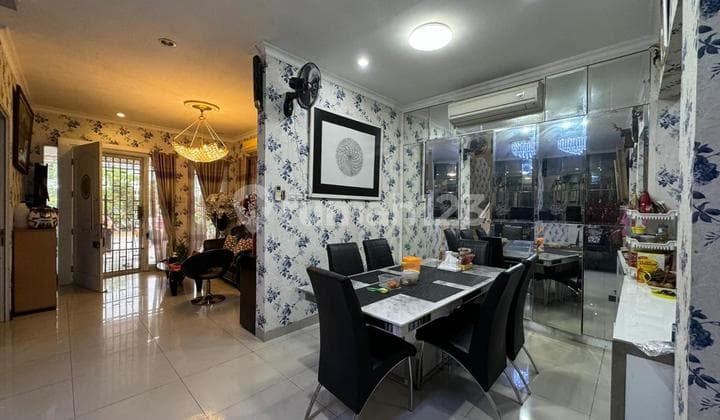 Rumah 2 Lantai Bagus di Casa Jardin, Siap Huni